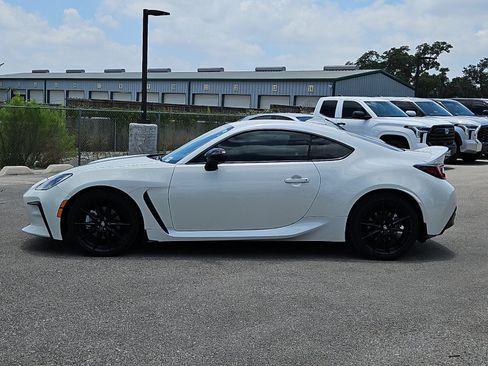 Used 2023 Toyota GR86 Premium RWD image 2