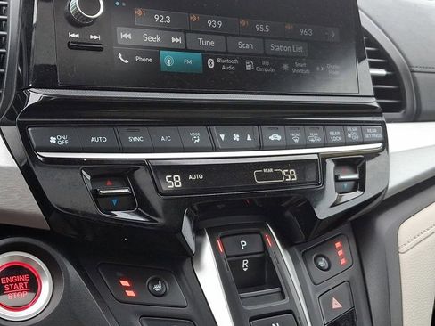 Used 2025 Honda Odyssey EX-L image 17