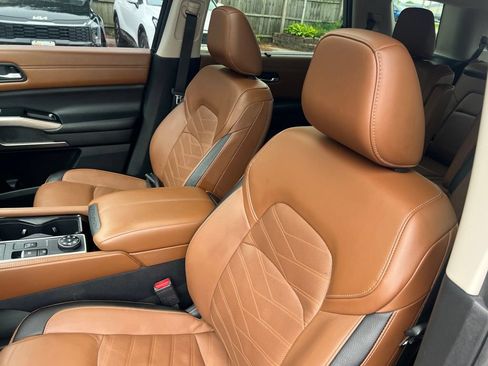 Used 2023 Nissan Pathfinder Platinum AWD/4WD image 5
