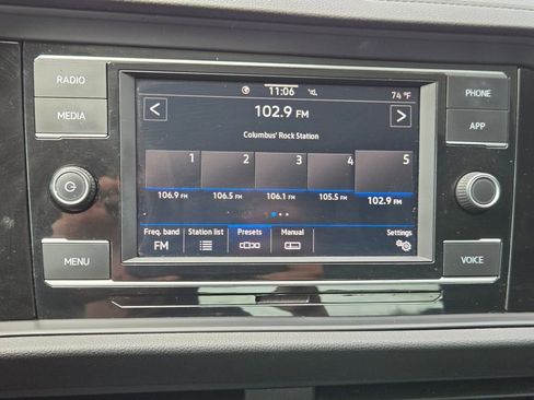 Used 2022 Volkswagen Jetta SE w/ Panoramic Sunroof Package FWD image 27