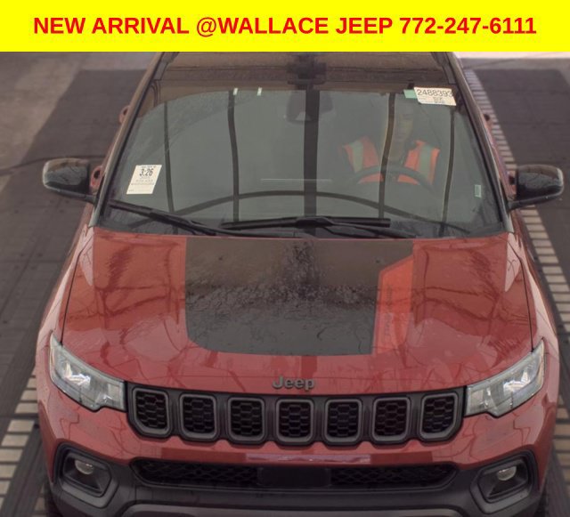 Used 2025 Jeep Compass Trailhawk AWD/4WD image 6