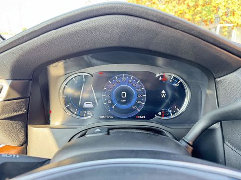 Used 2018 Cadillac Escalade Premium Luxury AWD/4WD image 15