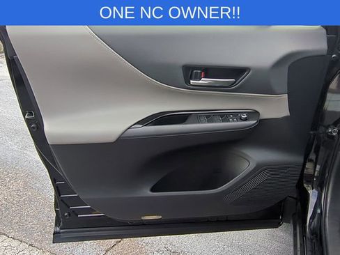 Used 2022 Toyota Venza LE image 23