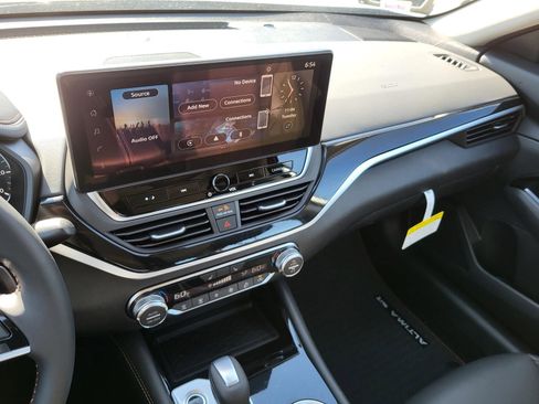 New 2025 Nissan Altima 2.5 SR image 3