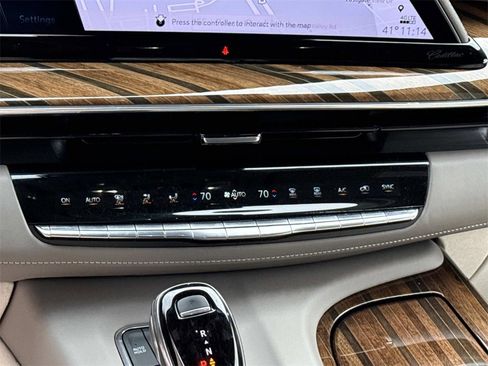 Used 2022 Cadillac Escalade ESV Premium Luxury Platinum image 24