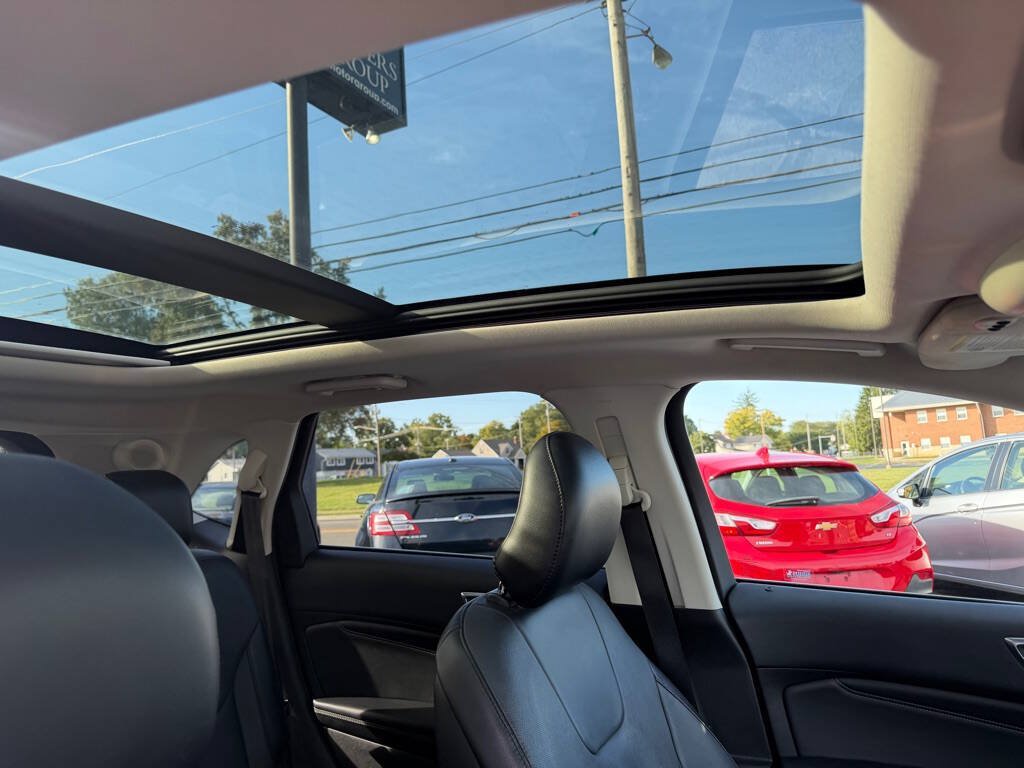 Used 2017 Ford Edge Titanium w/ Equipment Group 301A AWD/4WD image 17