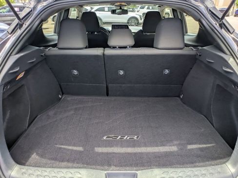 Used 2019 Toyota C-HR XLE FWD image 6