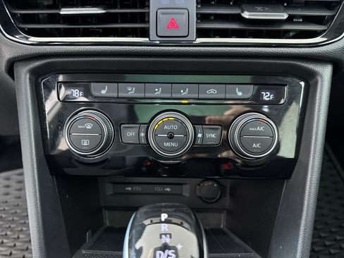 Used 2024 Volkswagen Taos SE w/ Panoramic Sunroof Package image 23