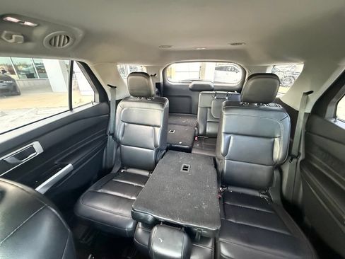 Used 2021 Ford Explorer XLT w/ Equipment Group 202A RWD image 13