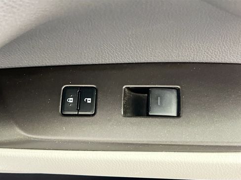Used 2022 Toyota Camry SE FWD image 30
