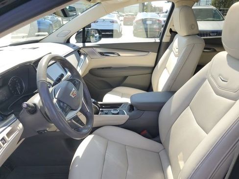 Certified 2022 Cadillac XT5 Premium Luxury w/ LPO, Floor Liner Package AWD/4WD image 16