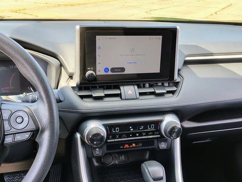 Used 2025 Toyota RAV4 XLE FWD image 32