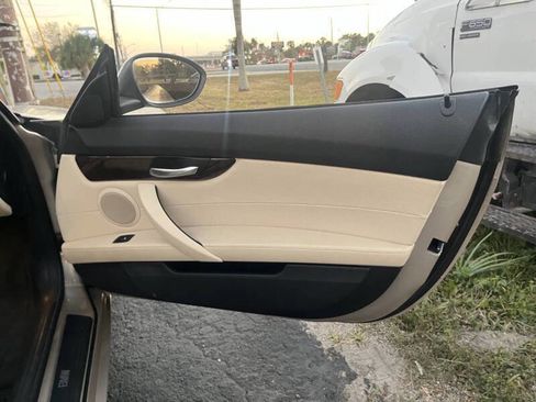 Used 2009 BMW Z4 sDrive30i image 7