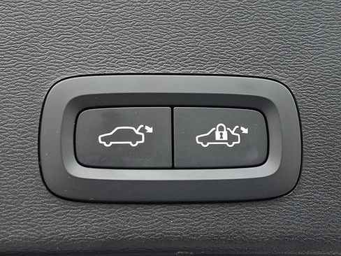 Certified 2023 Volvo XC40 B5 Plus w/ Protection Package Premier AWD/4WD image 29