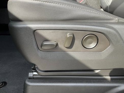 Used 2022 Chevrolet Tahoe LT w/ Luxury Package image 6