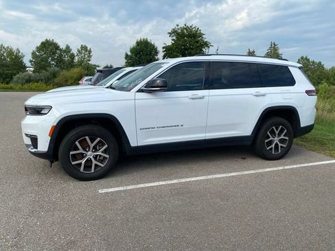 Used 2023 Jeep Grand Cherokee L Limited w/ Luxury Tech Group II AWD/4WD image 6