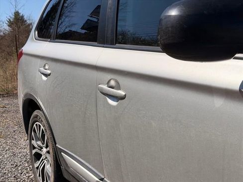 Used 2018 Mitsubishi Outlander AWD image 9