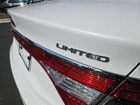Used 2017 Hyundai Azera Limited FWD image 9