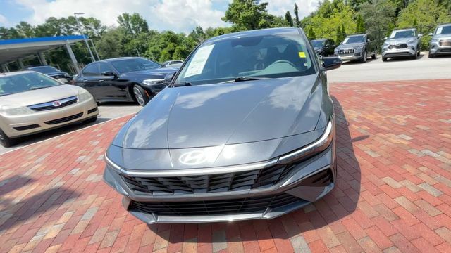 Used 2025 Hyundai Elantra Sport FWD image 4