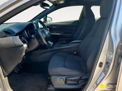 Used 2018 Toyota C-HR XLE FWD image 9