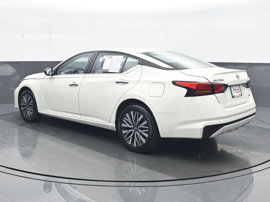 Used 2025 Nissan Altima 2.5 SV AWD/4WD image 4