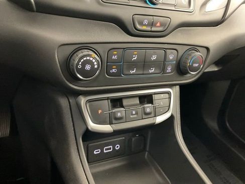 Used 2024 GMC Terrain SLE AWD/4WD image 20