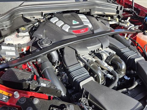 Used 2024 Alfa Romeo Stelvio Quadrifoglio image 17