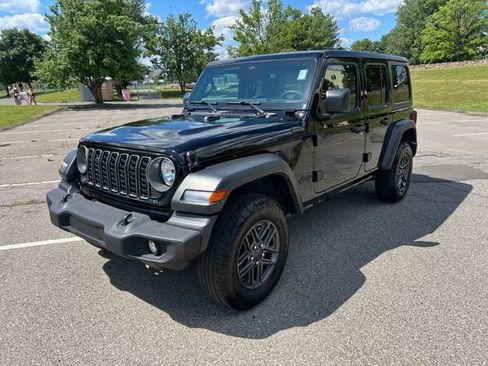 Used 2025 Jeep Wrangler Unlimited Sport AWD/4WD image 5