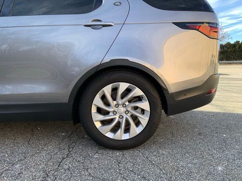 Certified 2025 Land Rover Discovery S image 10