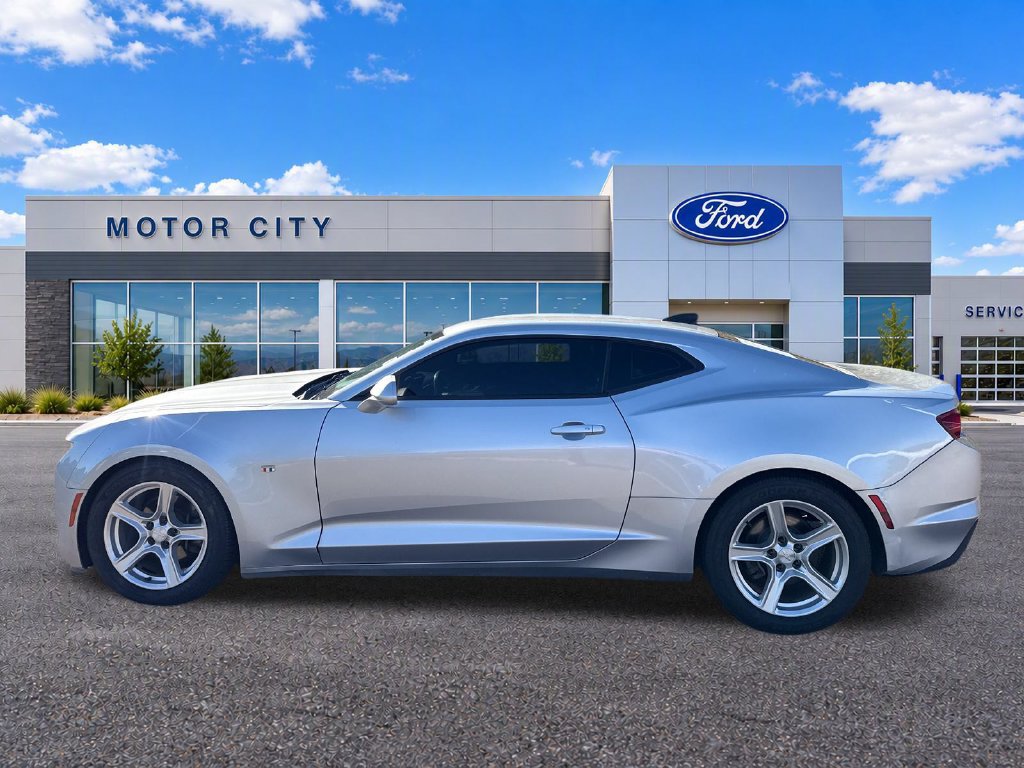 Used 2019 Chevrolet Camaro LT RWD image 4