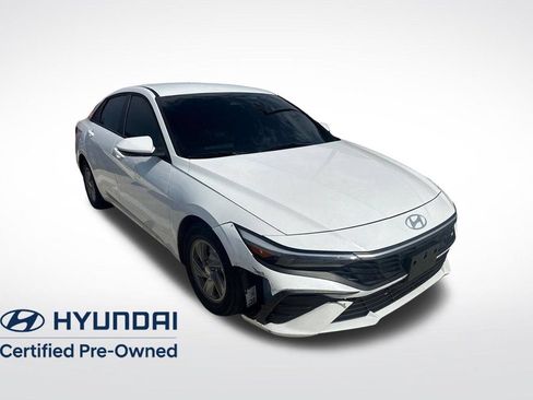 Used 2026 Hyundai Elantra SE FWD image 1