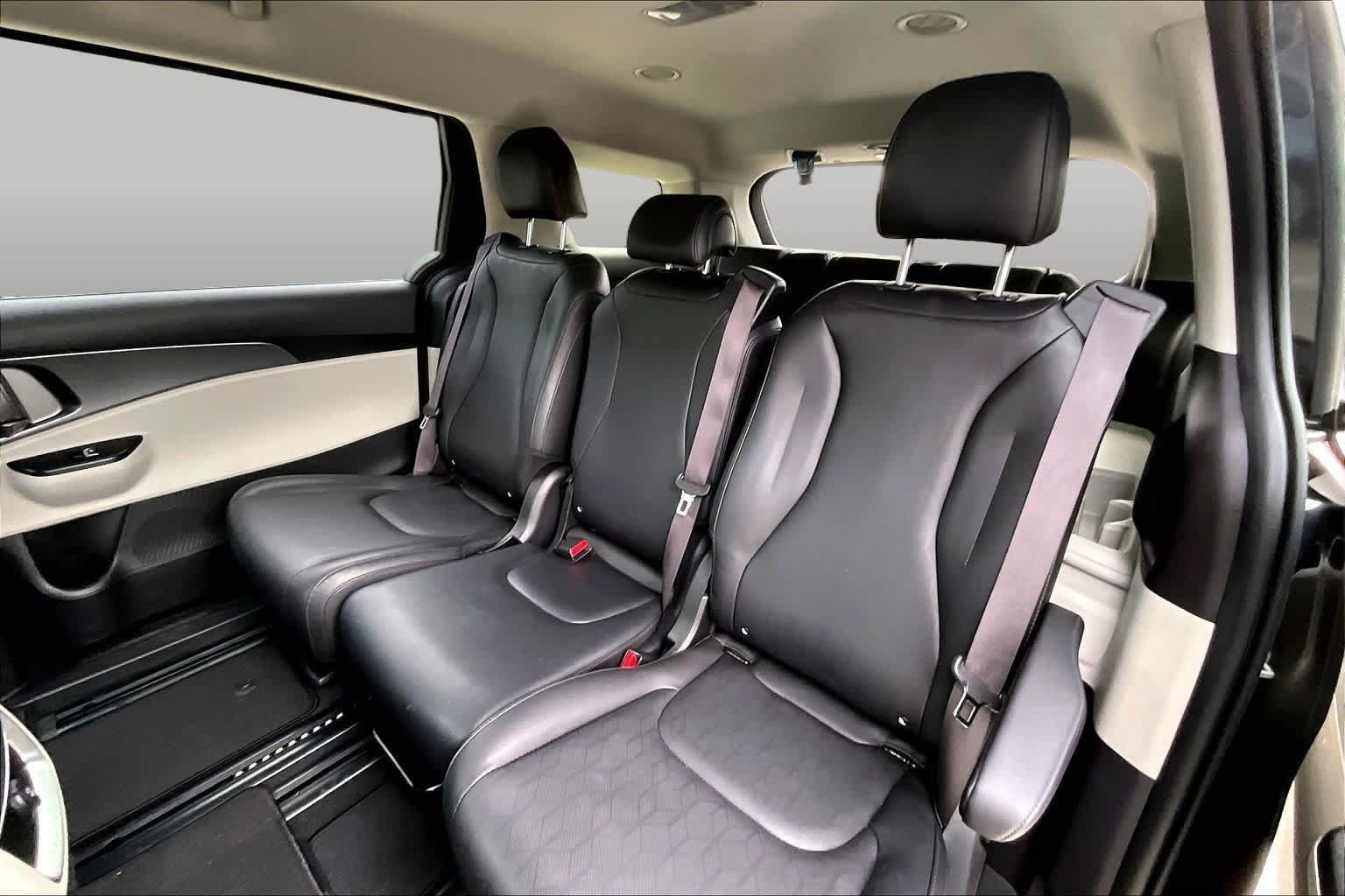 Certified 2023 Kia Carnival LX FWD image 18