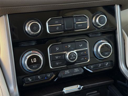 Used 2021 GMC Yukon Denali w/ Denali Ultimate Package image 20