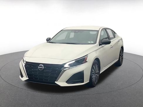 Used 2025 Nissan Altima 2.5 SV image 7