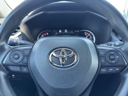 Used 2025 Toyota RAV4 XLE AWD/4WD image 14