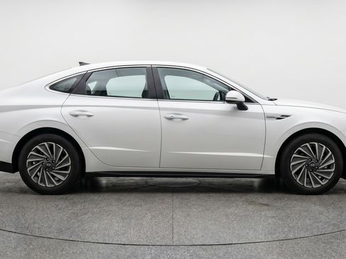 Used 2025 Hyundai Sonata SEL FWD image 11