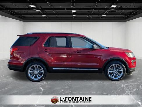 Used 2018 Ford Explorer XLT w/ Equipment Group 202A image 6