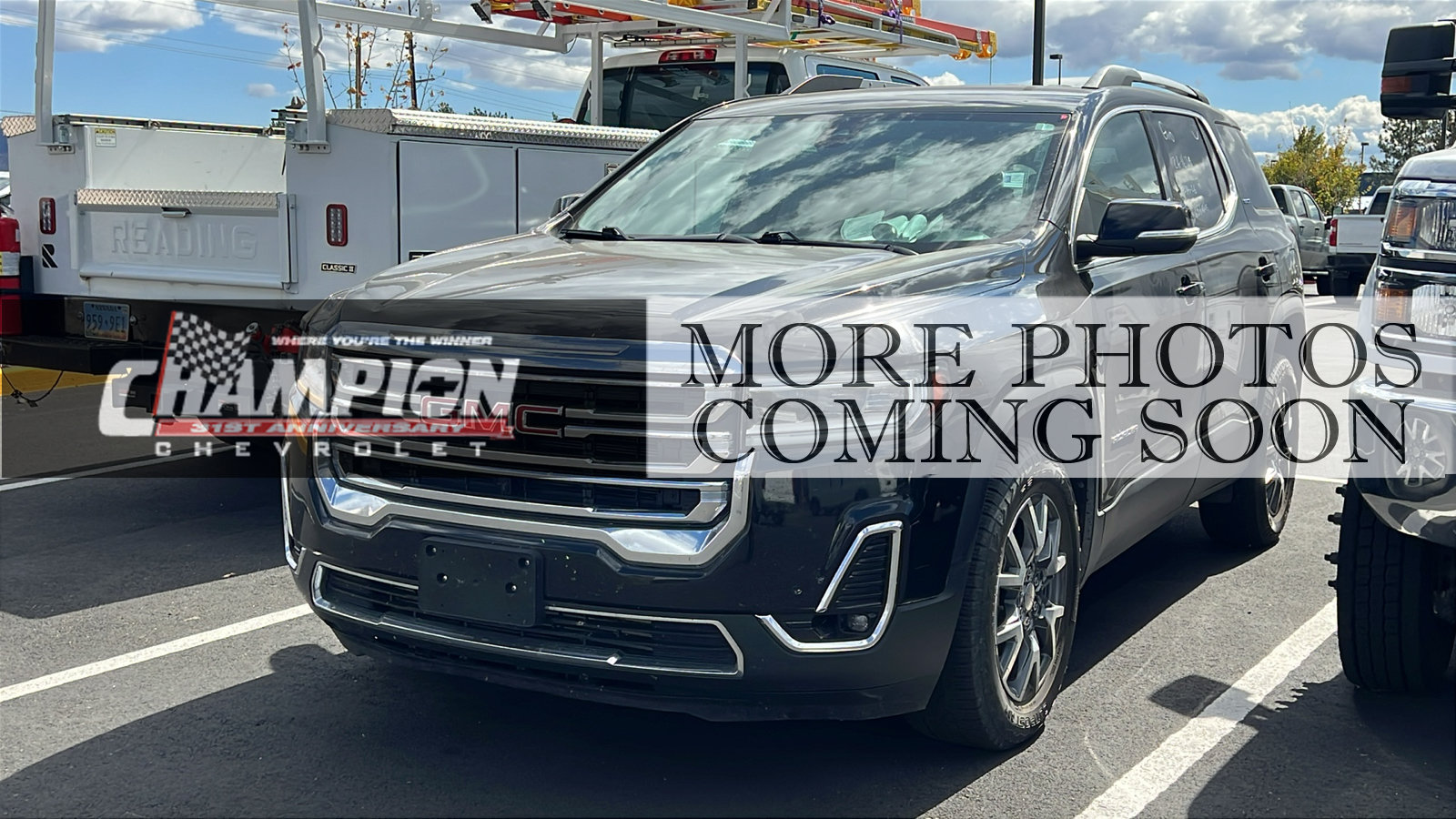 Used 2023 GMC Acadia SLT AWD/4WD image 1