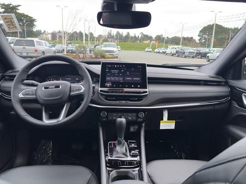 New 2026 Jeep Compass Latitude image 19