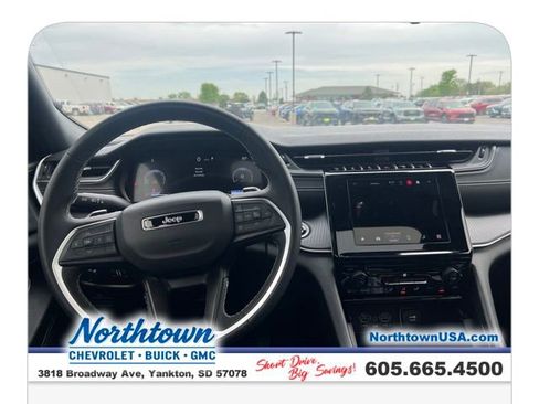Used 2024 Jeep Grand Cherokee L Laredo AWD/4WD image 37
