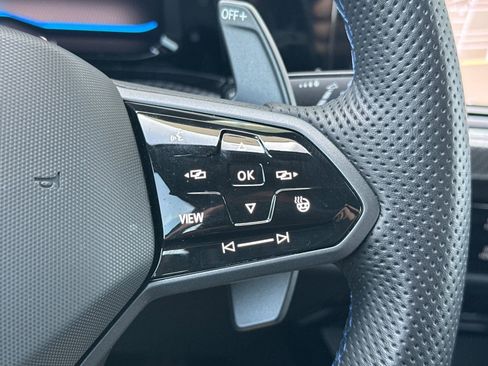 Used 2023 Volkswagen Golf 20th Anniversary Edition image 27