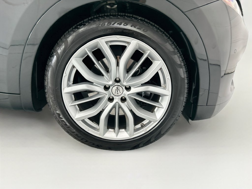 Used 2022 Maserati Levante GT AWD/4WD image 31