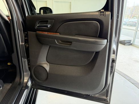 Used 2010 Chevrolet Avalanche LT image 25