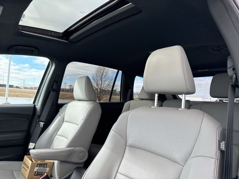 Used 2023 Honda Passport EX-L image 11