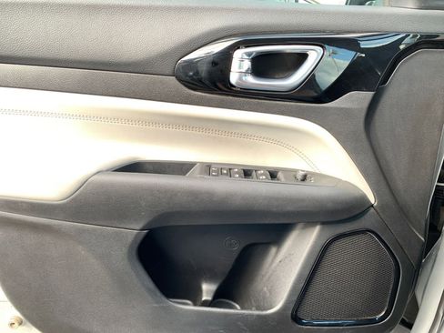 Used 2025 Jeep Compass Limited image 20