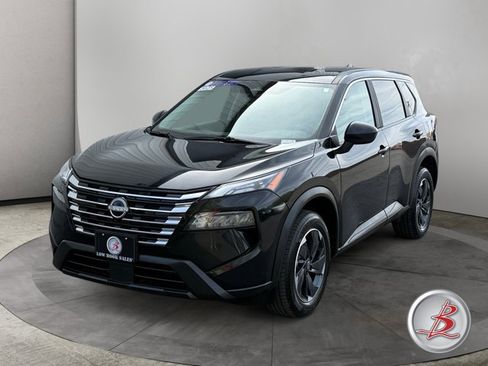 Used 2025 Nissan Rogue SV AWD/4WD image 3