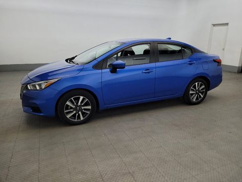 Used 2022 Nissan Versa SV FWD image 2