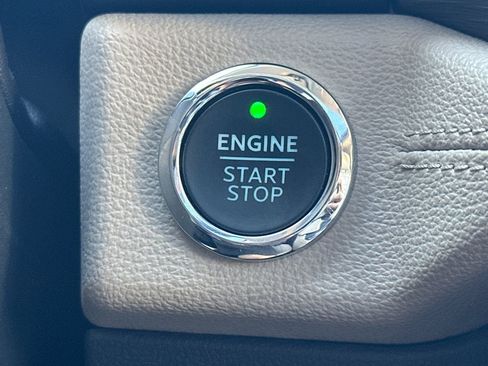 Used 2024 Ford Expedition Limited image 35