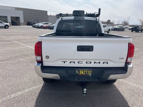 Used 2017 Toyota Tacoma TRD Off-Road w/ Tow Package (A/T) image 4