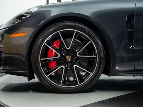 Used 2019 Porsche Panamera GTS image 5